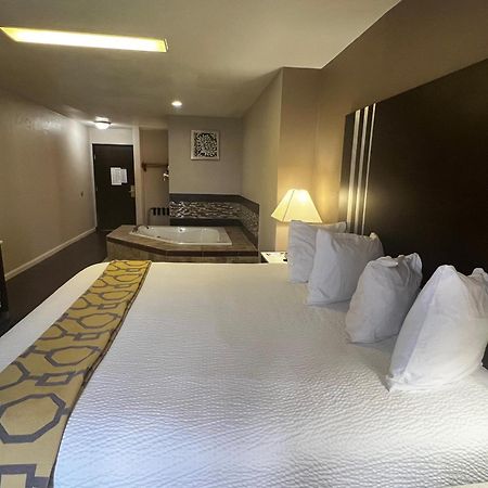 Baymont By Wyndham Port Arthur - Groves Area Екстериор снимка