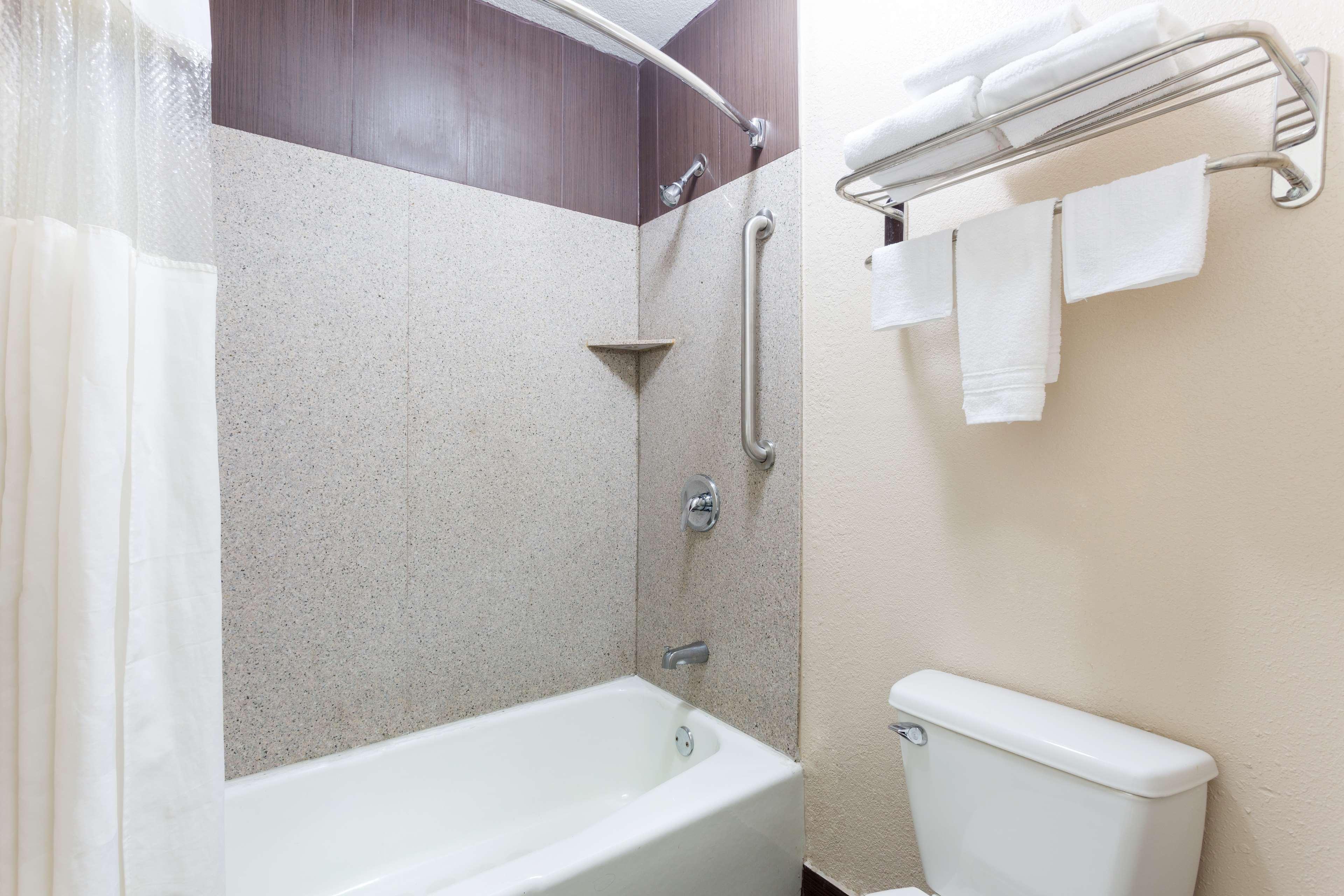Baymont By Wyndham Port Arthur - Groves Area Екстериор снимка