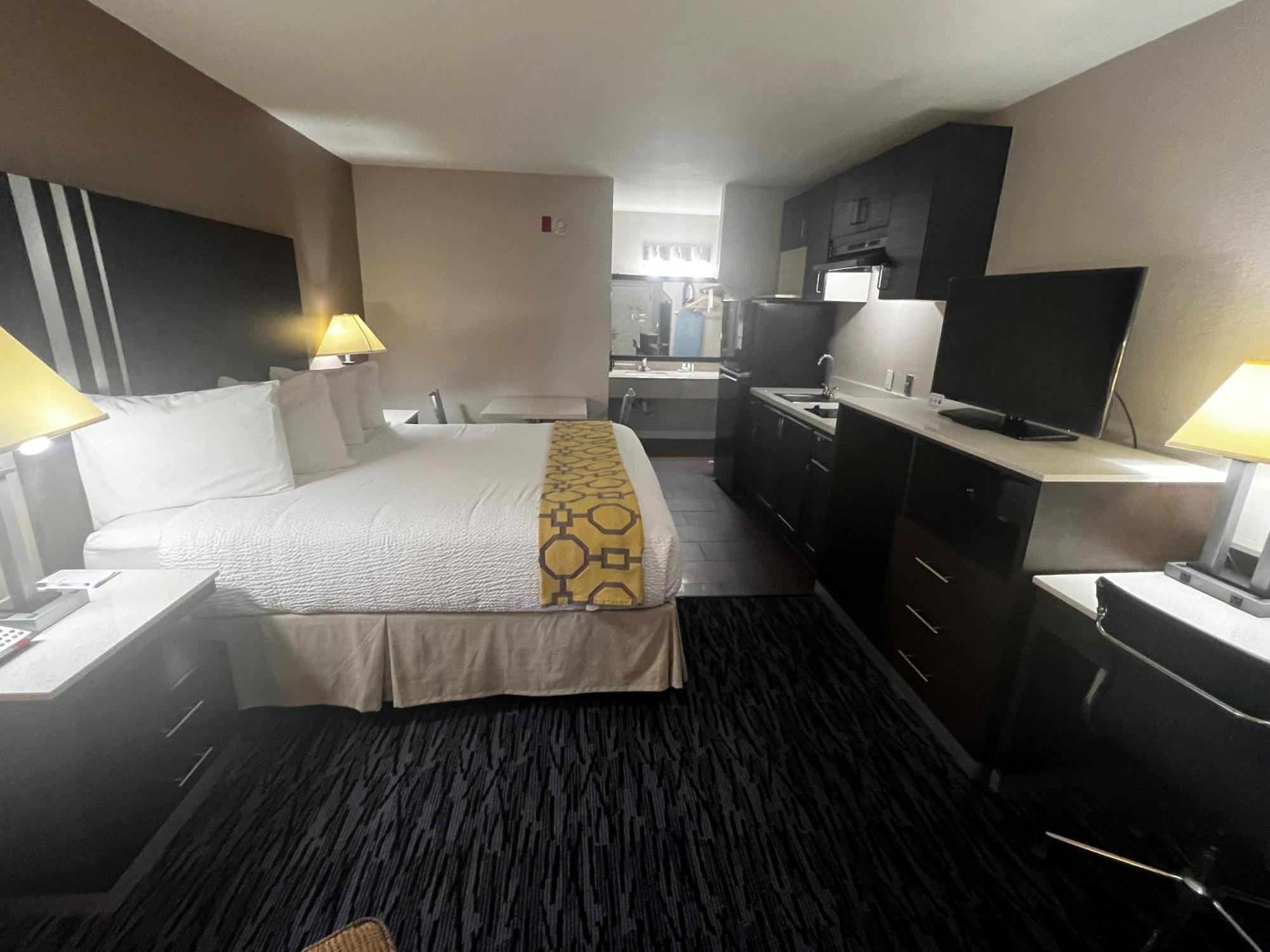 Baymont By Wyndham Port Arthur - Groves Area Екстериор снимка