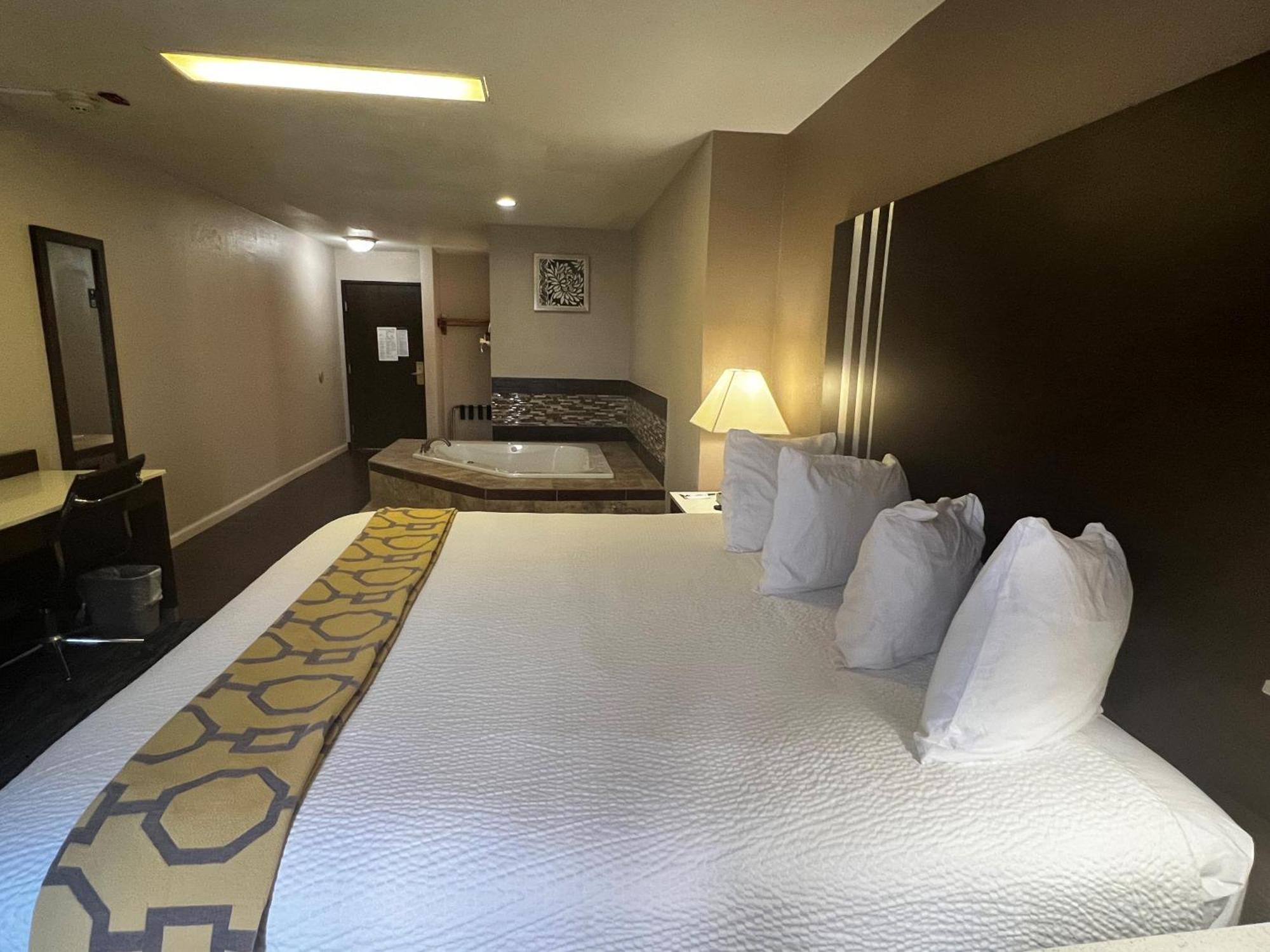 Baymont By Wyndham Port Arthur - Groves Area Екстериор снимка
